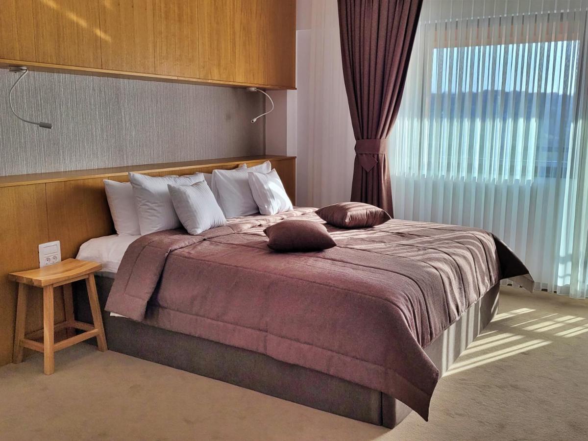 Condor 4*
